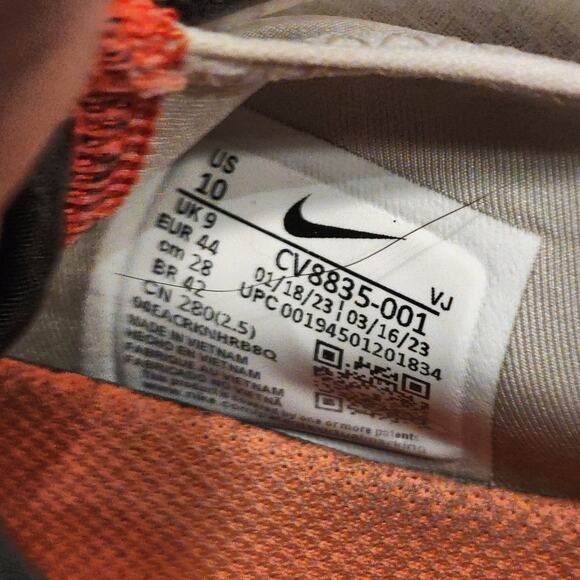Rare Nike Air Max 270 Sneakers CV8835-001 Size 10 US main image 12